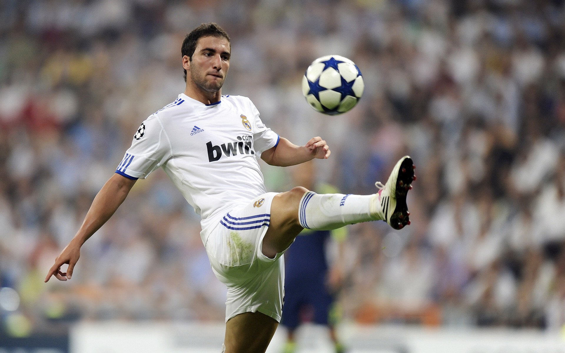 世界杯:VAR室内部运作画面被透明公开 教学片加入裁判培训教材